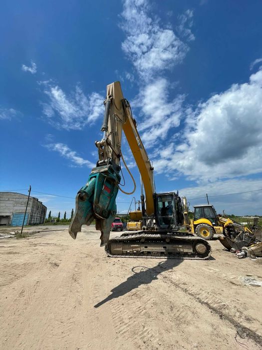 Inchiriez excavator 25 28 33 picon pulverizator foarfeca cupa concasor