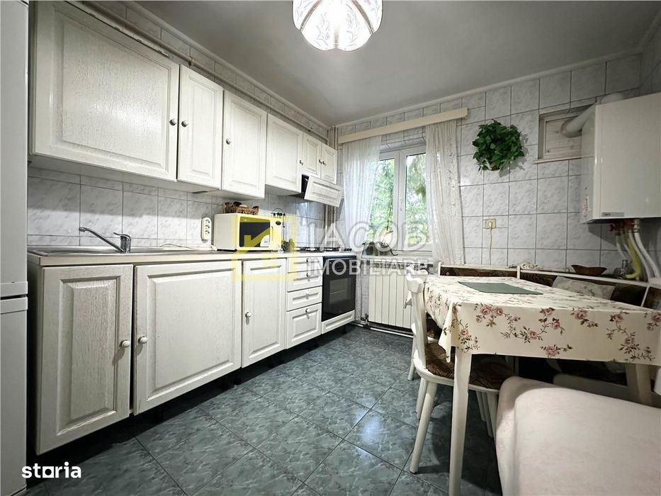 Apartament 3 camere de inchiriat – Bacau, Str. Panselelor