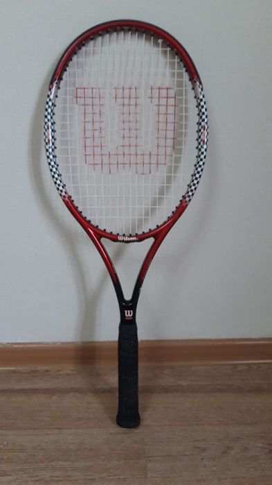 Теннисная ракетка