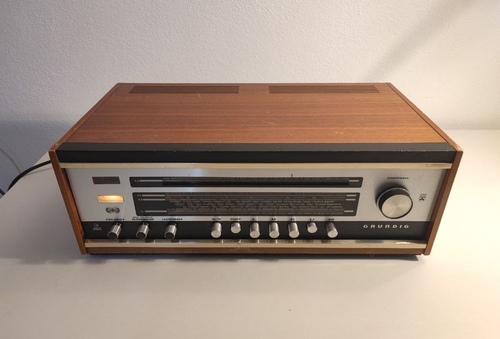 Radio Grundig Stereomeister 155 an 1967 cu amplificare mufa DIN si doua iesiri pentru boxe