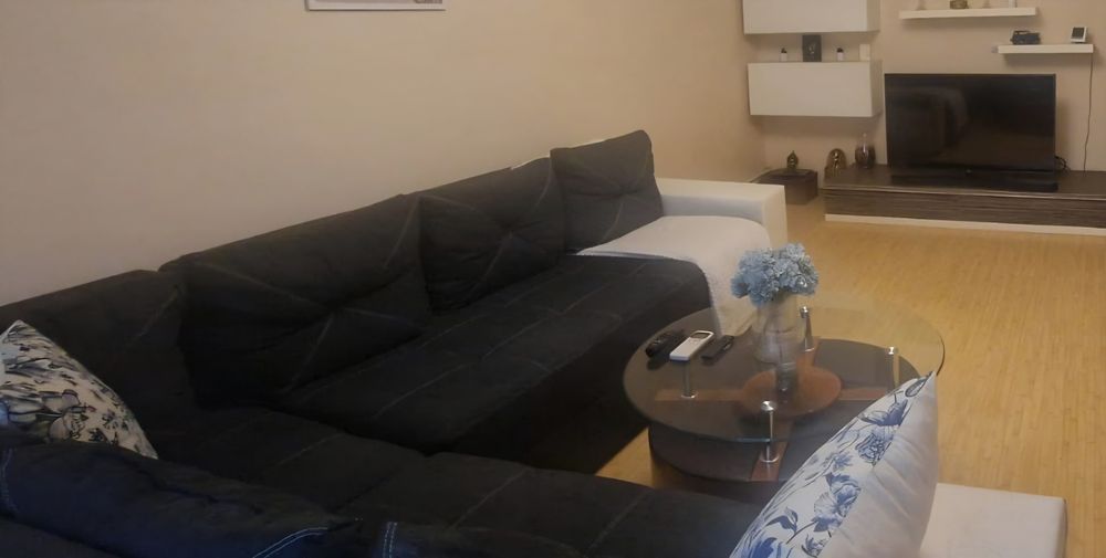 Canapea sufragerie( extensibila) + masuta.