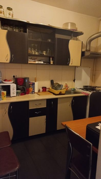 Vând garsonieră + curte