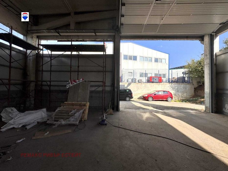 Продава се Промишлена сграда в Русе, Здравец Изток - 940 кв.м за 350 €/кв.м - Снимка #3