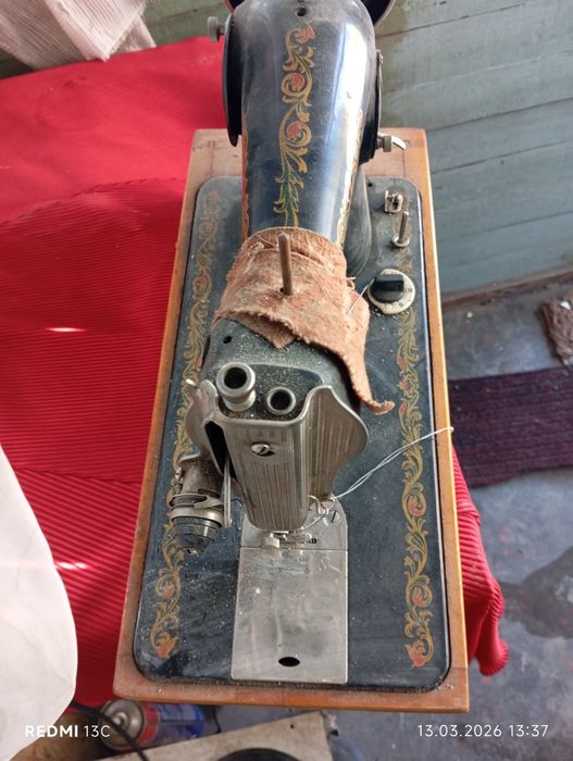 Продам швейную машинку