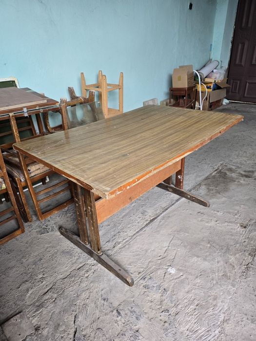 Стол в хорошем состоянии