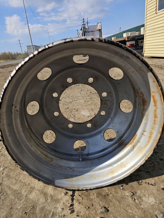 Продам диски  8 болтовый  безкамерка