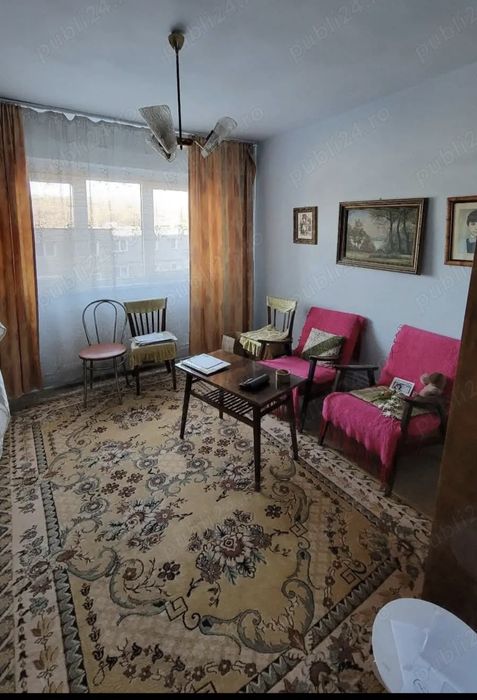 Vand apartament 3 camere