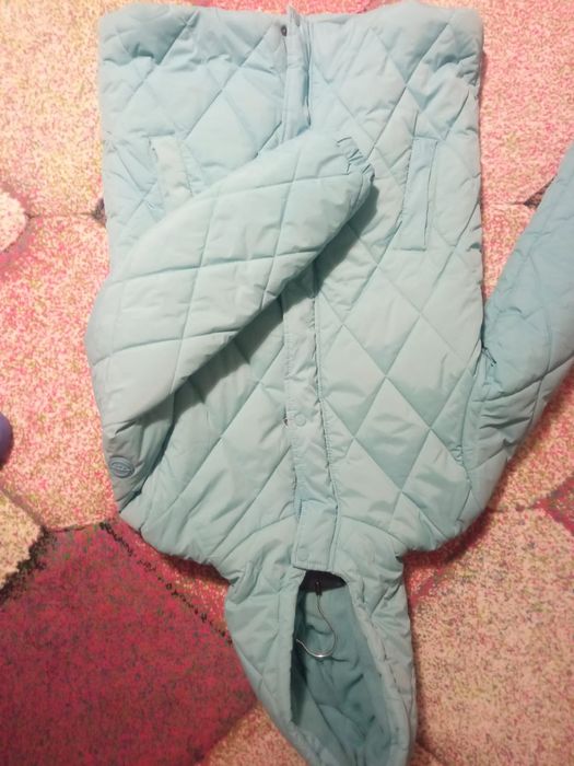 Geaca noua fără etichetă