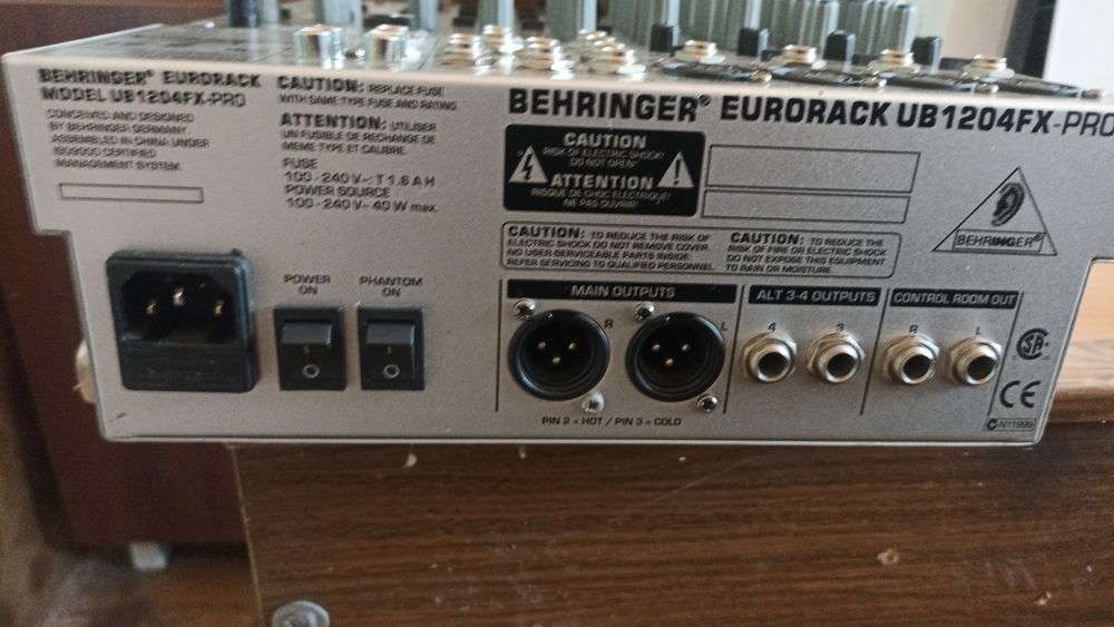 Микшерный пульт! BEHRINGER 1204 PRO