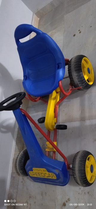 Bolalar moshinasi sotiladi