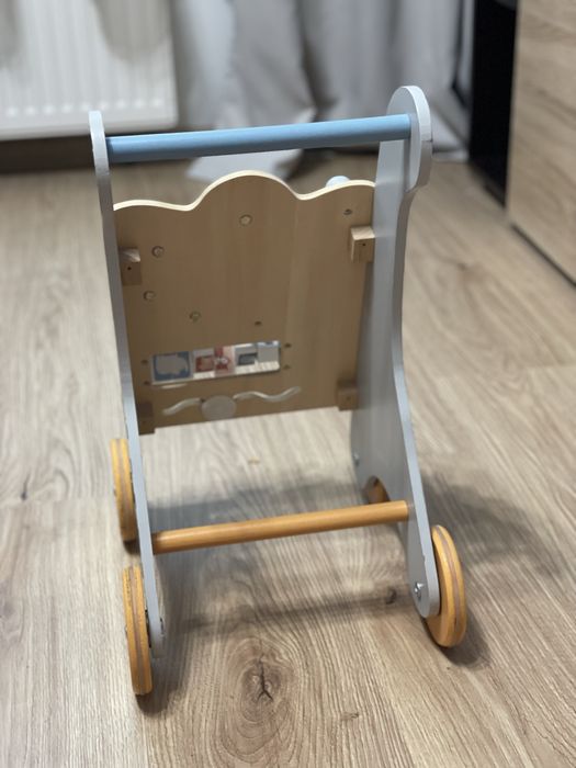 Дървен walker с активности PolarB