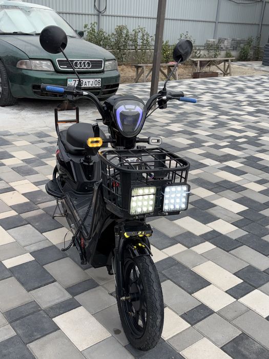 Продам скутер ск8 про