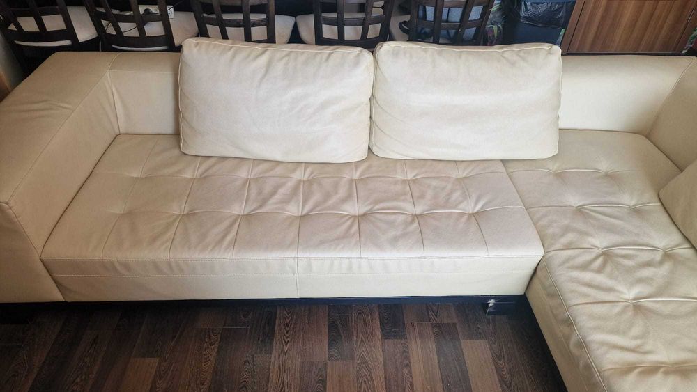Ъглов кожен диван - запазен - следи от употреба - 600 евро