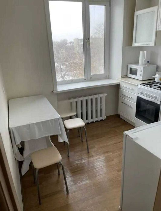 продам 2-комн в р-не маг. Радуга