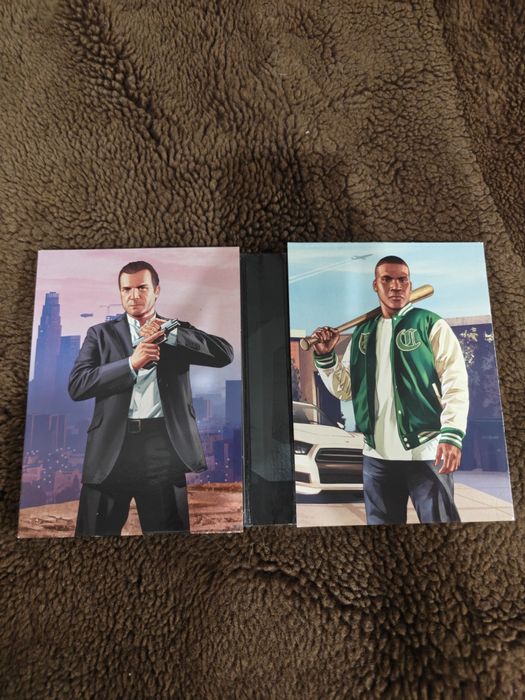 Ediție GTA 5 pe CD pentru PC cu harta din joc.