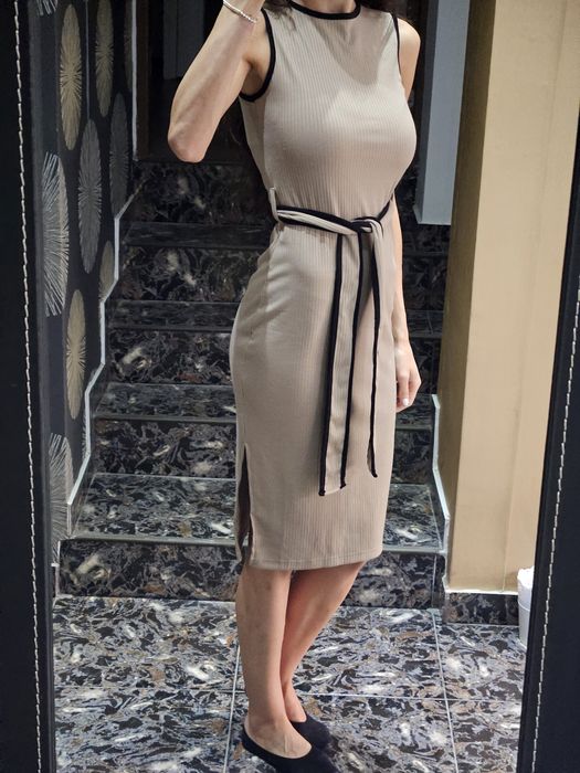Rochie bej midi elasteca