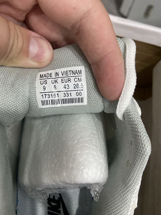 Продам  nike vomero 5