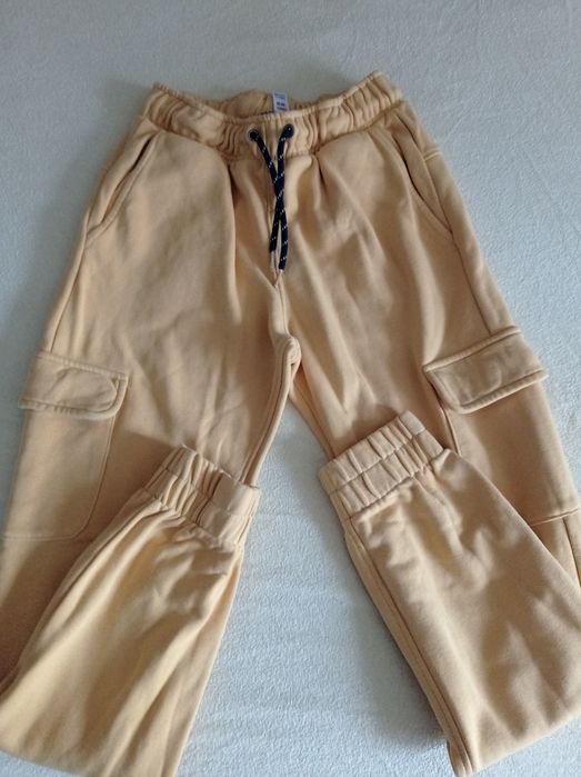 Дрехи за момиче дънки блузи