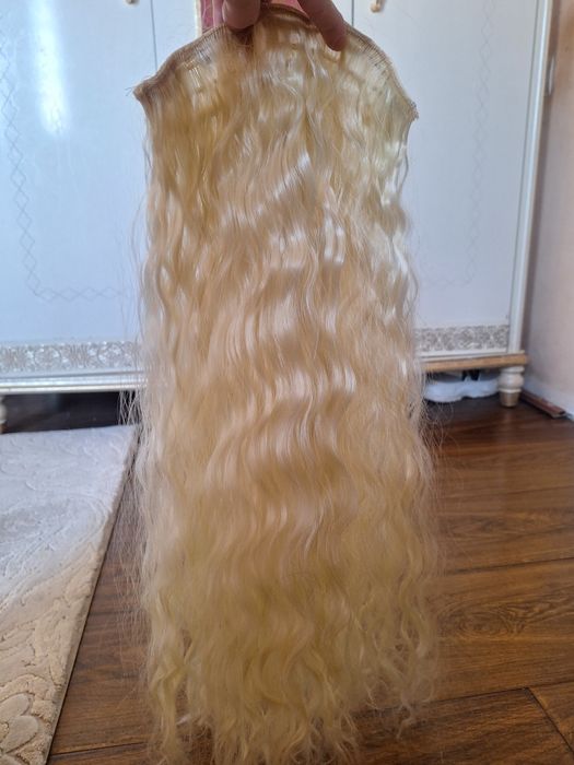 Волосы на заколке