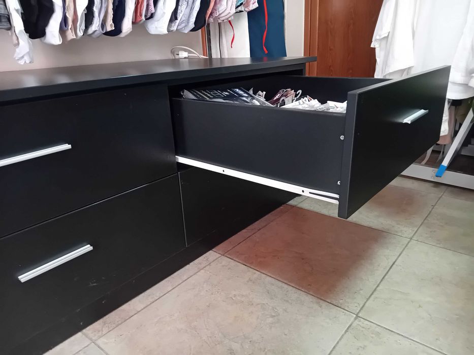 Трикрилен комод с 6 бр. чекмеджета