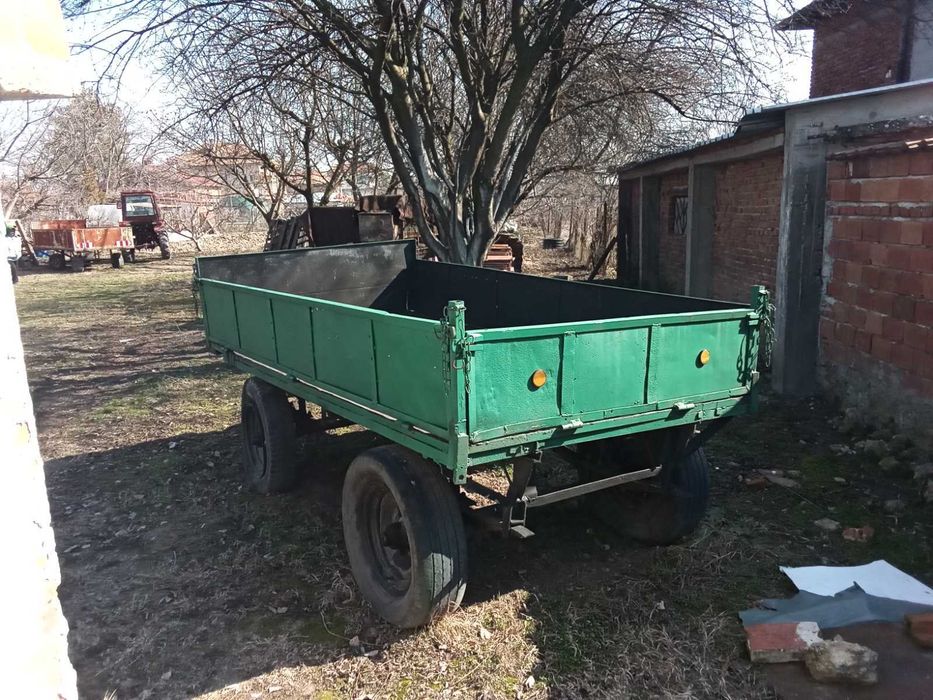 Продава ремарке за трактор