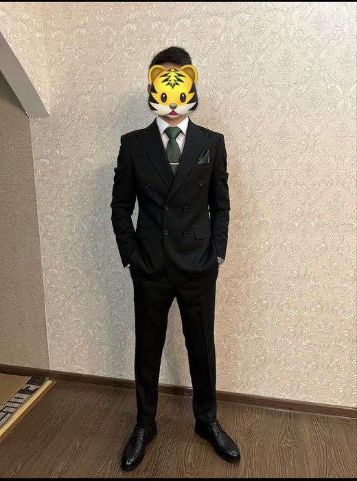 Мужской костюм двубортный