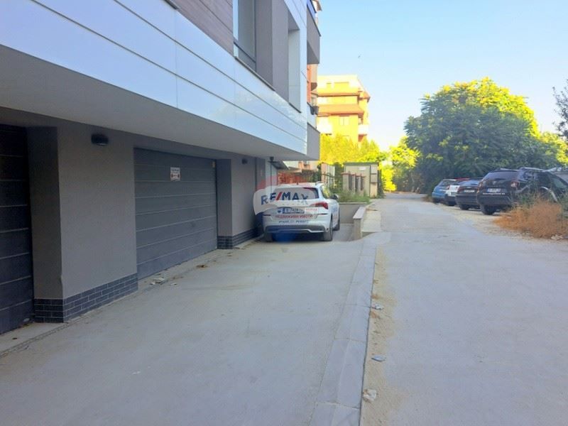 Дава се под наем Гараж / Паркомясто в Варна, Левски - 12 кв.м за 51 € - Снимка #1