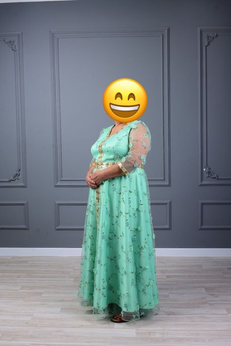 Продам семейный платье 4шт