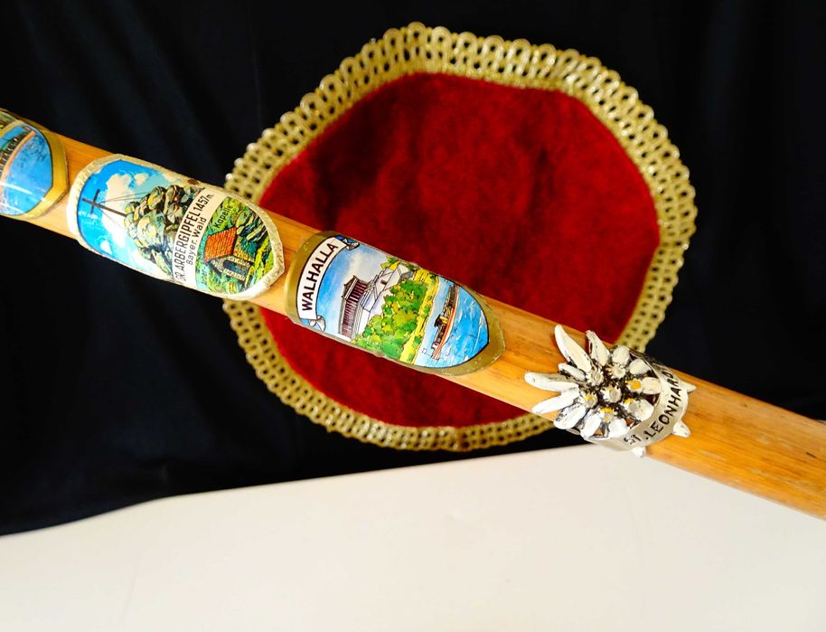 Тиролски туристически бастун,значки,Елен,Коза,Еделвайс.