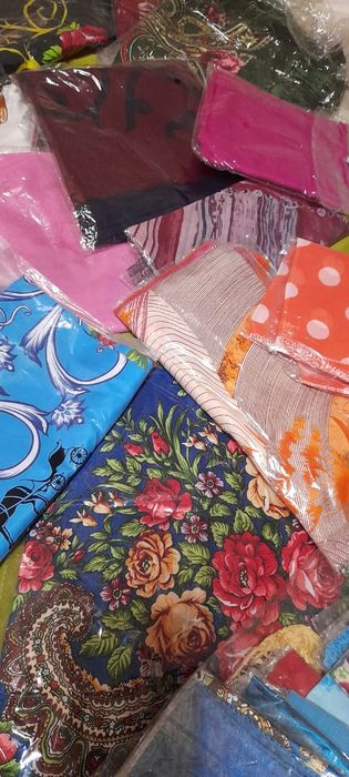 Продам отрезы тканей и платки