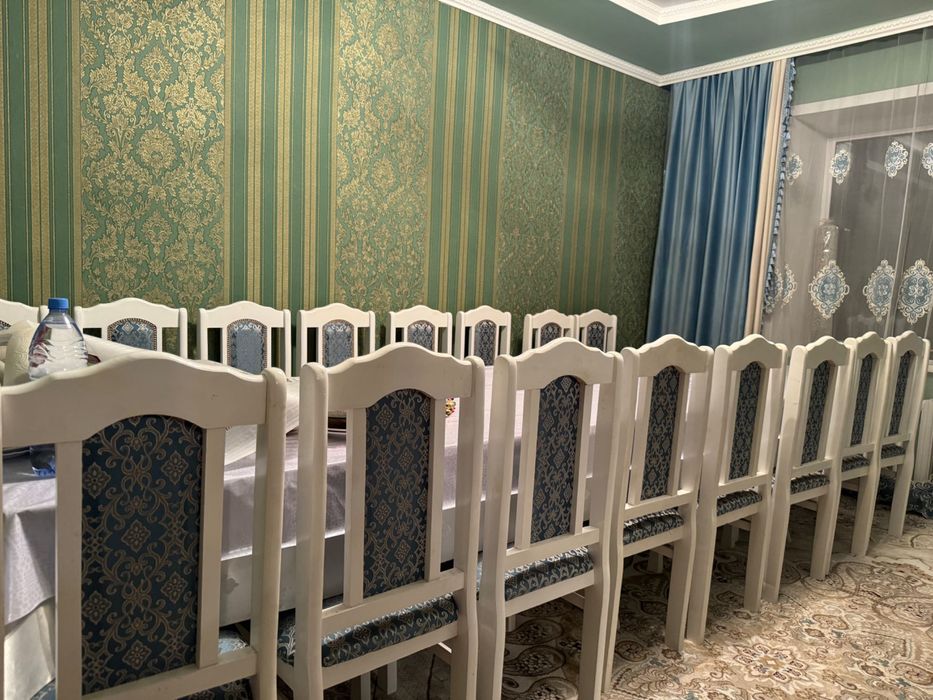 Стол со стульями