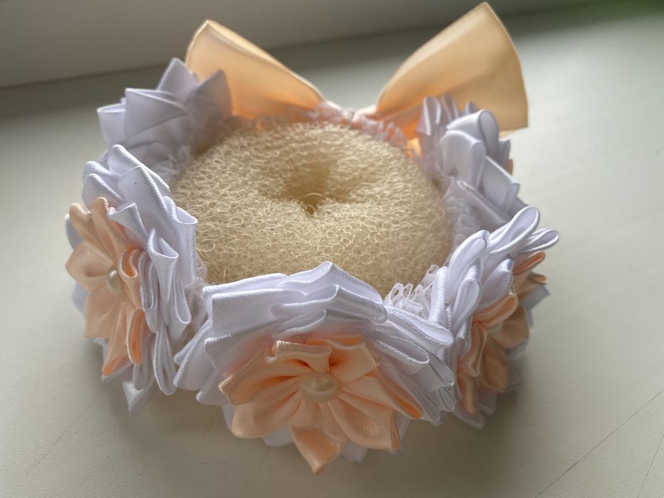 Резинки для волос, на шишку.