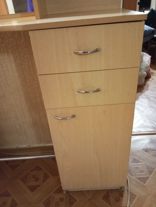 Трюмо с зеркалом