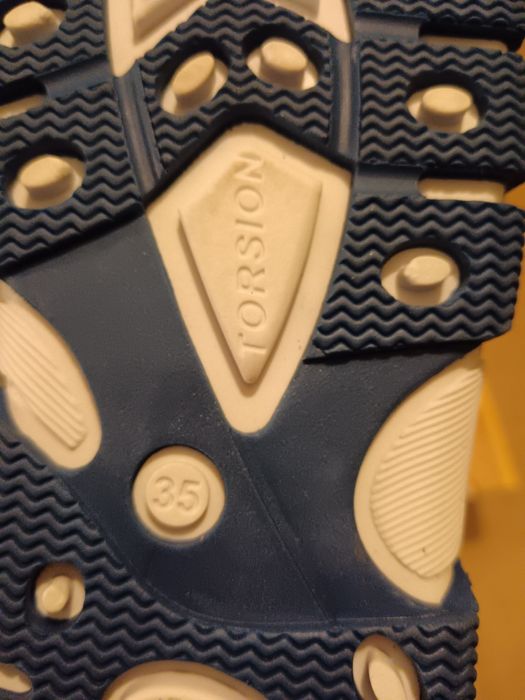 Продаю новые детские сандали.