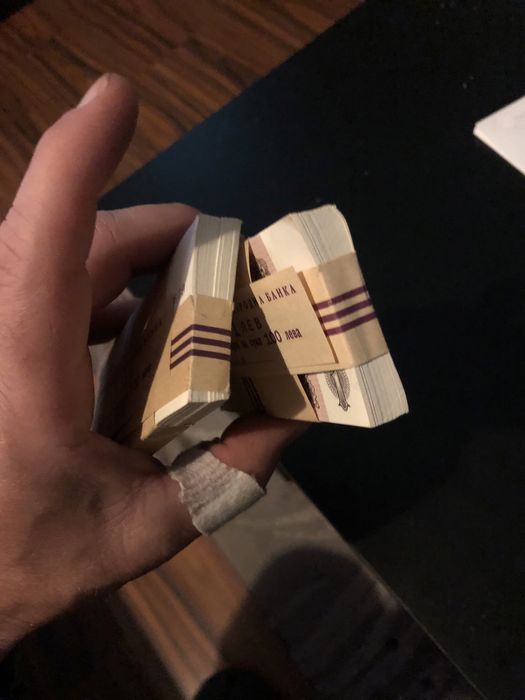 Пачки от по 1лв. нови и недокосвани от 1974г.