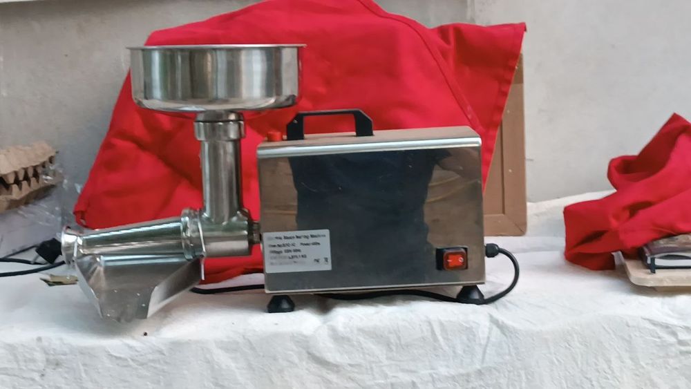 Pomidor sok chiqarish un sokovijimalka