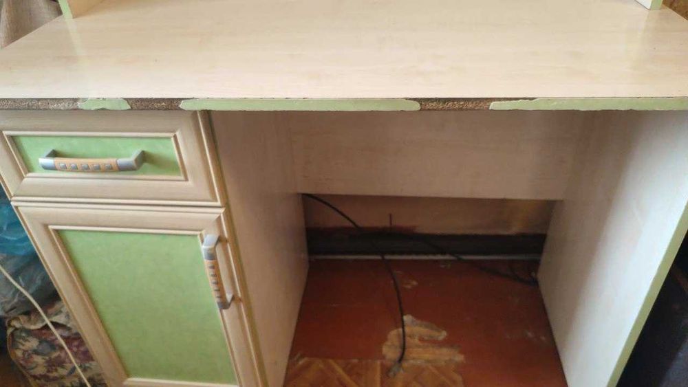 Письменный / компьютерный стол