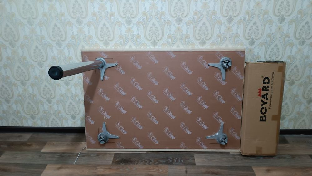 Стол со съемными ножками