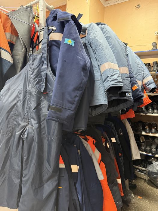 Продаю спец одежду