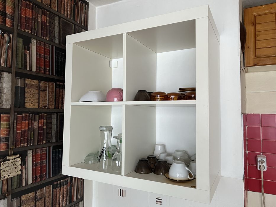 Стенен шкаф за съдове