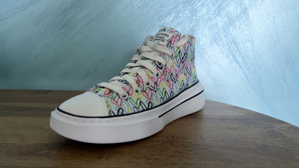 Skechers x JGoldcrown – Lovewall Hearts tip baschet (SN 185132)