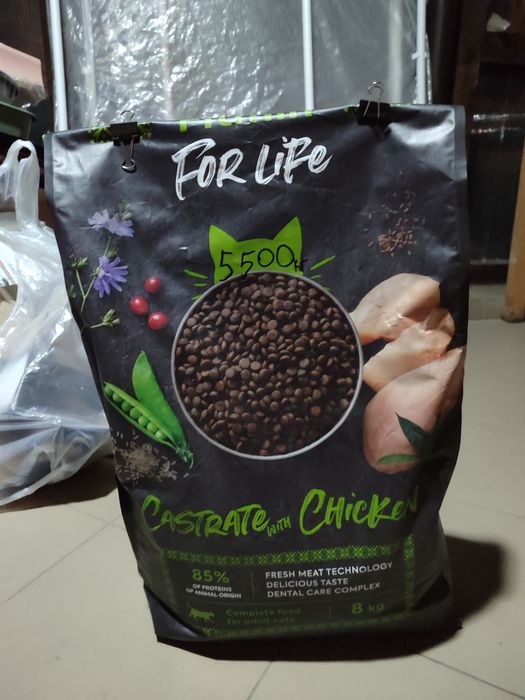 Корма для собак и кошек