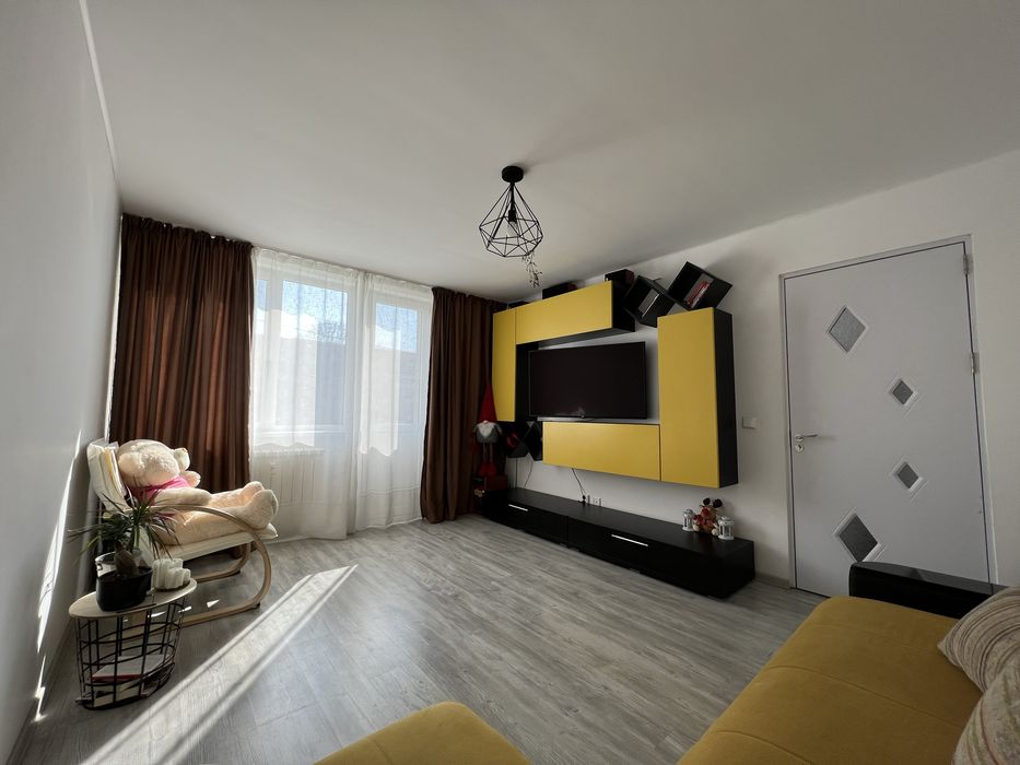Vând apartament 2 camere decomandat, Calea București, zona Institut