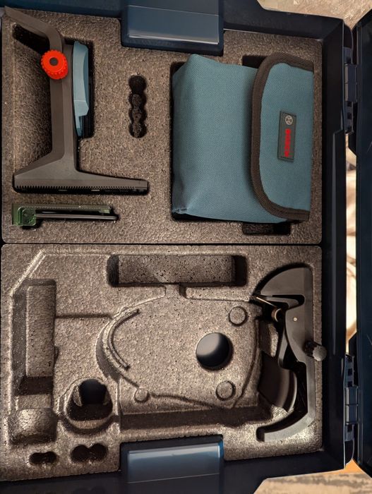Vand laser 2 raze,plus fir de plumb in 2 puncte, Bosch GCL 2-50 CG,nou