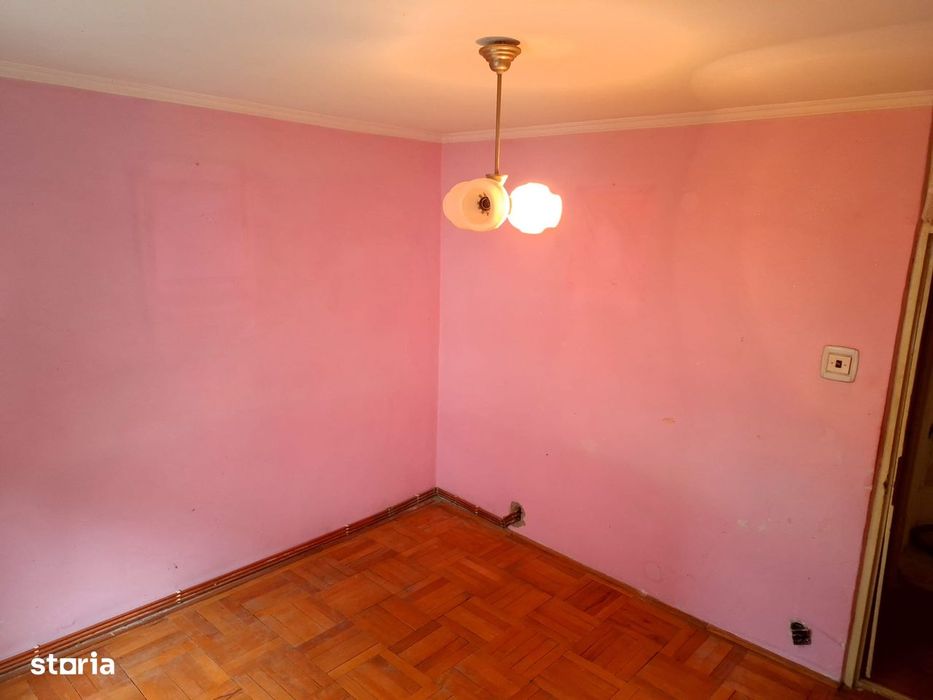 2 camere Eremia , Decomandat / Centrală , Amplasament DEOSEBIT!