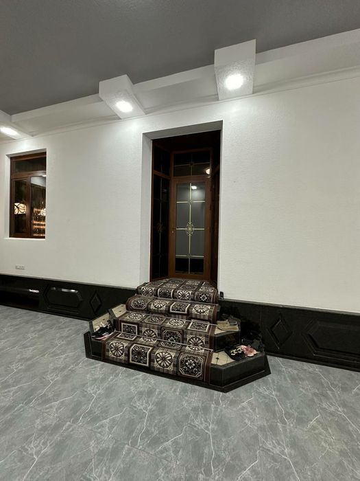 Продается 2 этажни шикарний евро ремонтом дом земля сентр городе