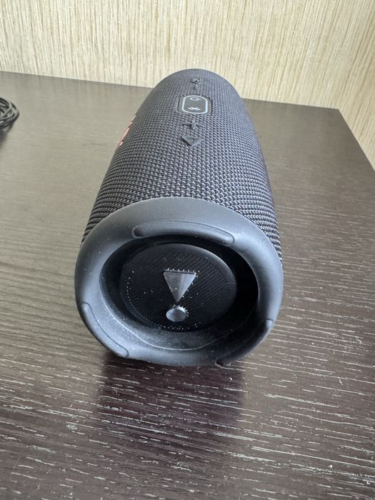 Продам колонку JBL charge 5