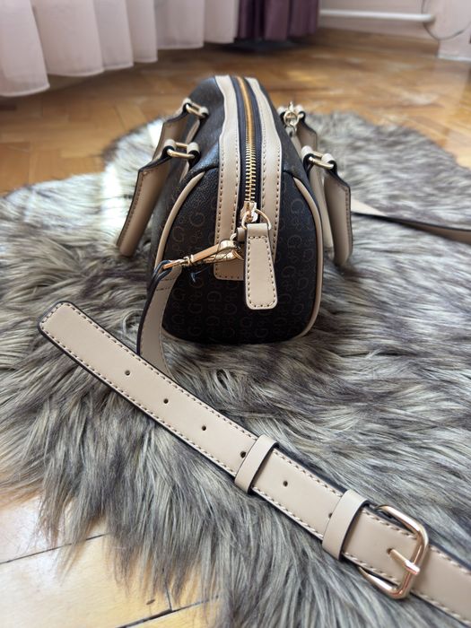 Дамска чанта Guess