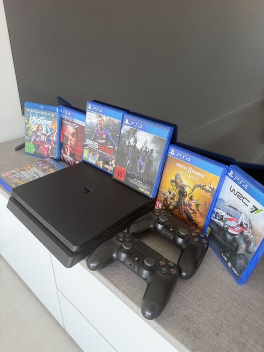 PS4 + 2 Оригинални Джойстика + 7 Игри