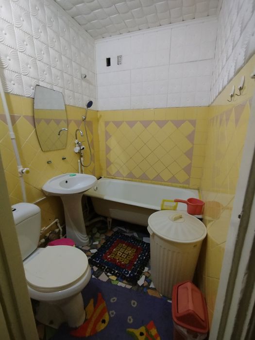 Ijaraga kvartira beriladi Mikrayon bozorcha olda  2 xona  2 etaj